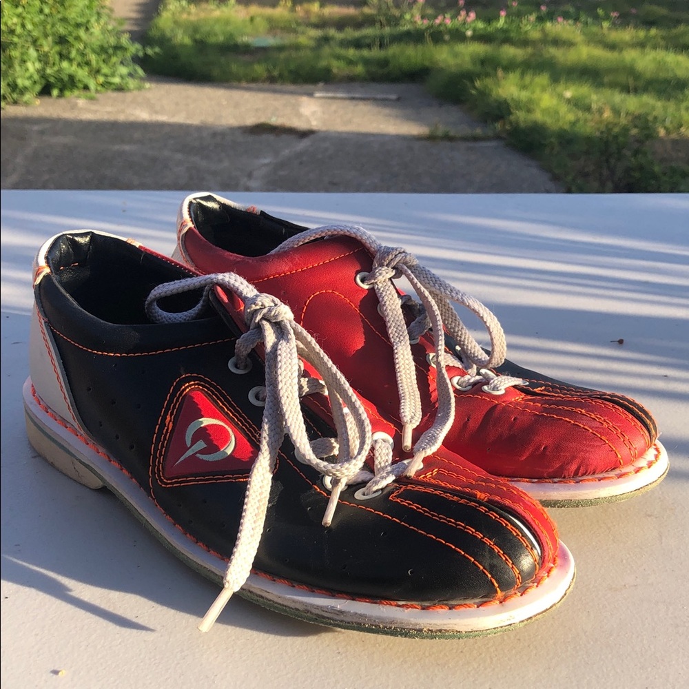 Qubica AMF Men’s Bowling Shoes - size 6.5Women's 8 - Black Red White Leather